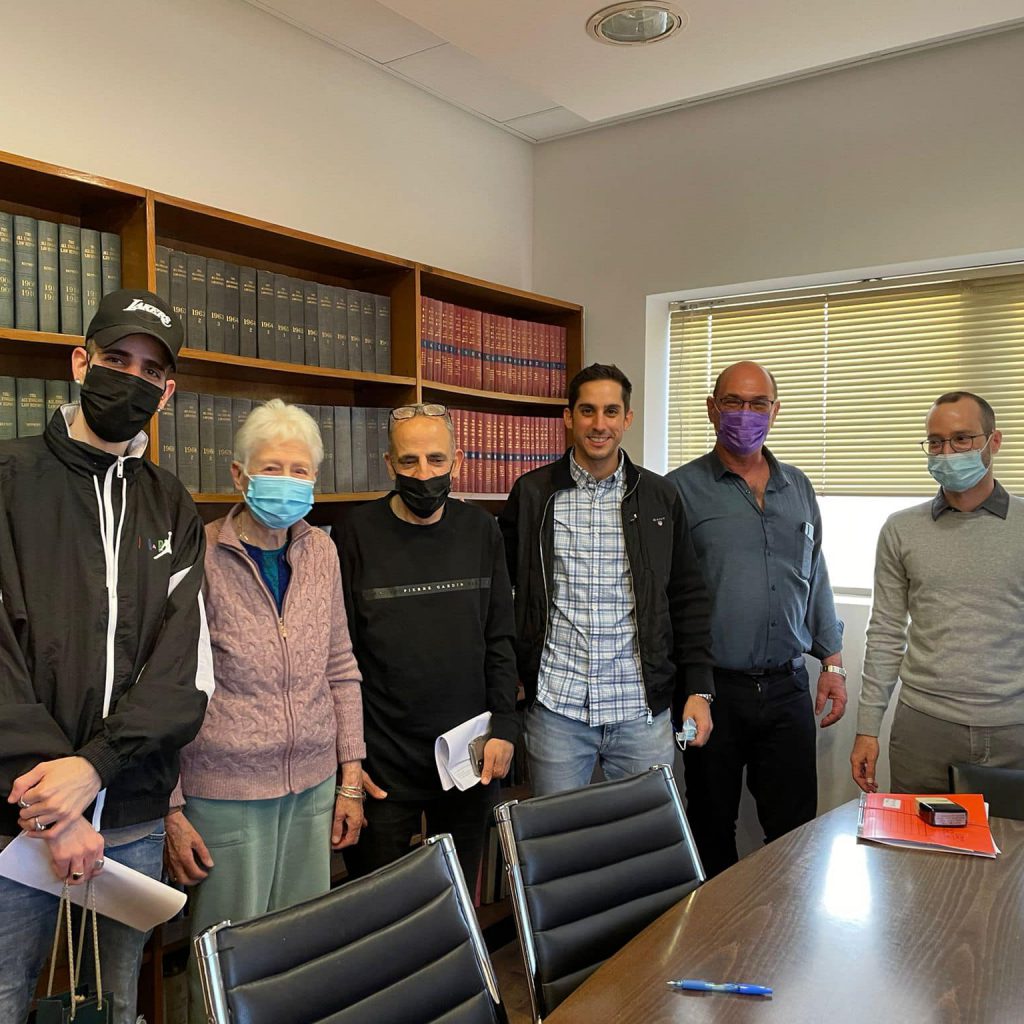 תמונה אליהו חכים נמכר