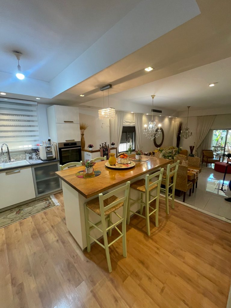 f5303b28-a15b-4776-9afb-2b924357470c