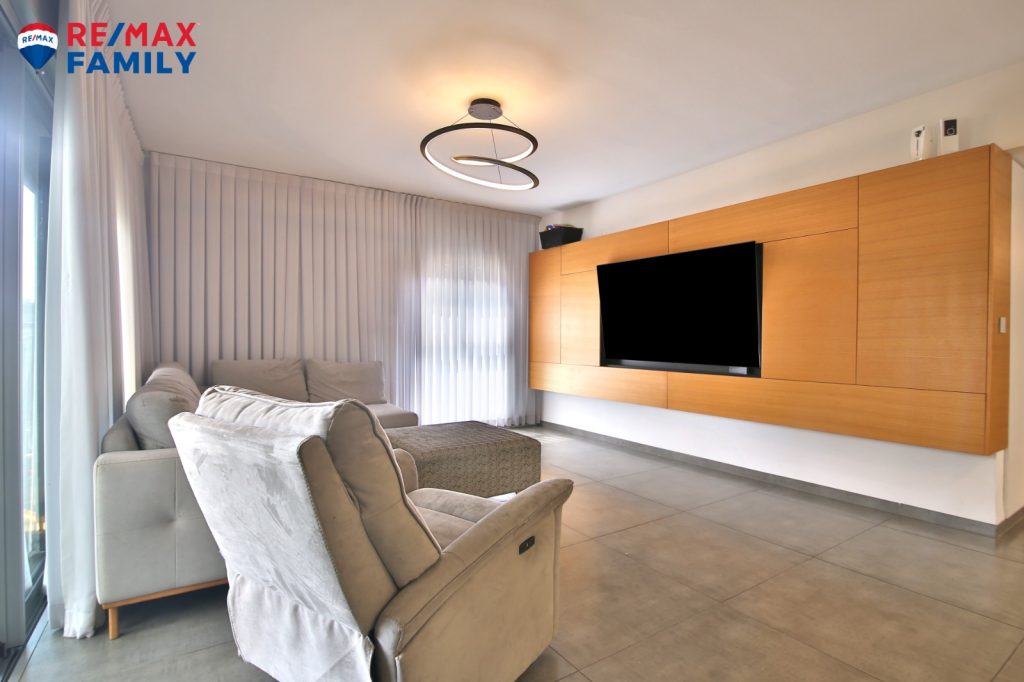 2a710e52-2d9b-40e4-837c-f4429ced1308