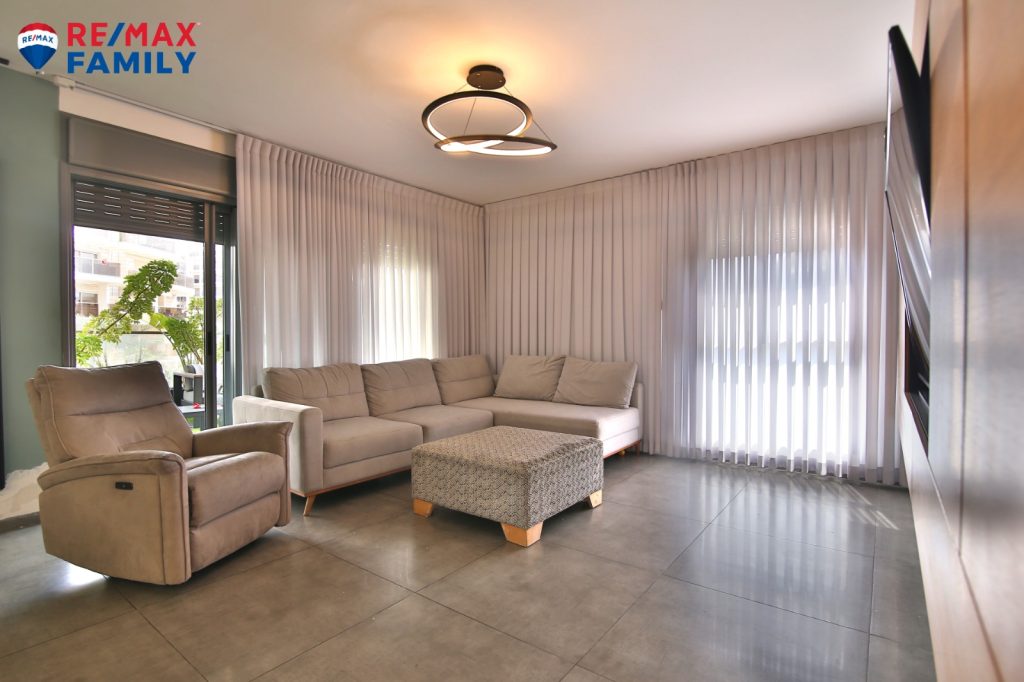 43f74c01-512c-4b3c-8139-b64aac7f40b4