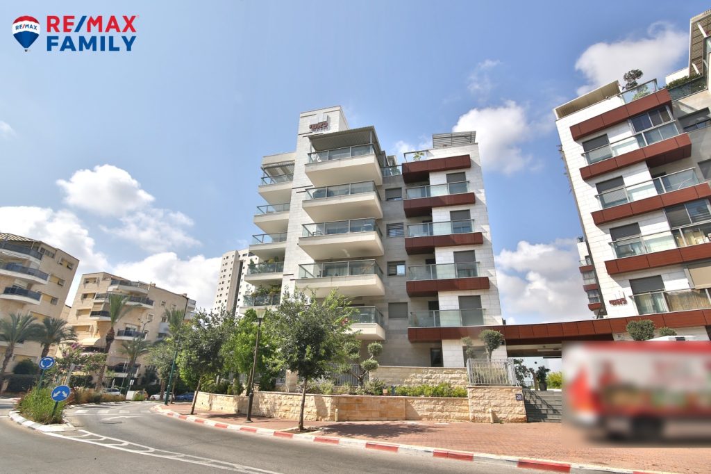 ca4ef536-56a5-48e4-9779-668981c82841