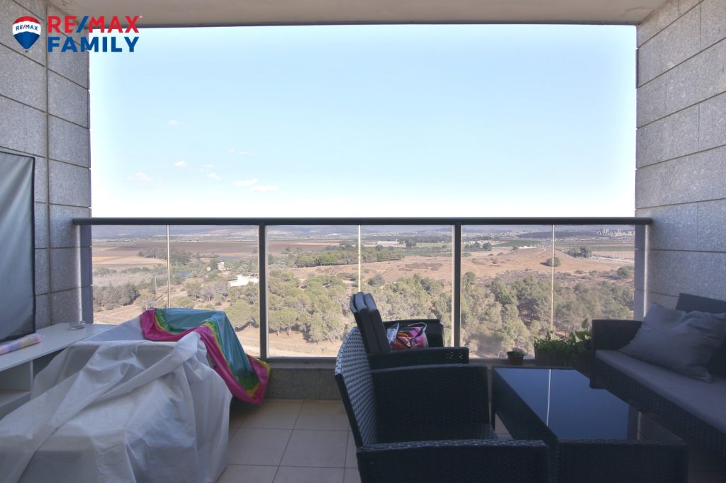 00272c33-50d4-415e-9878-27765a392be5