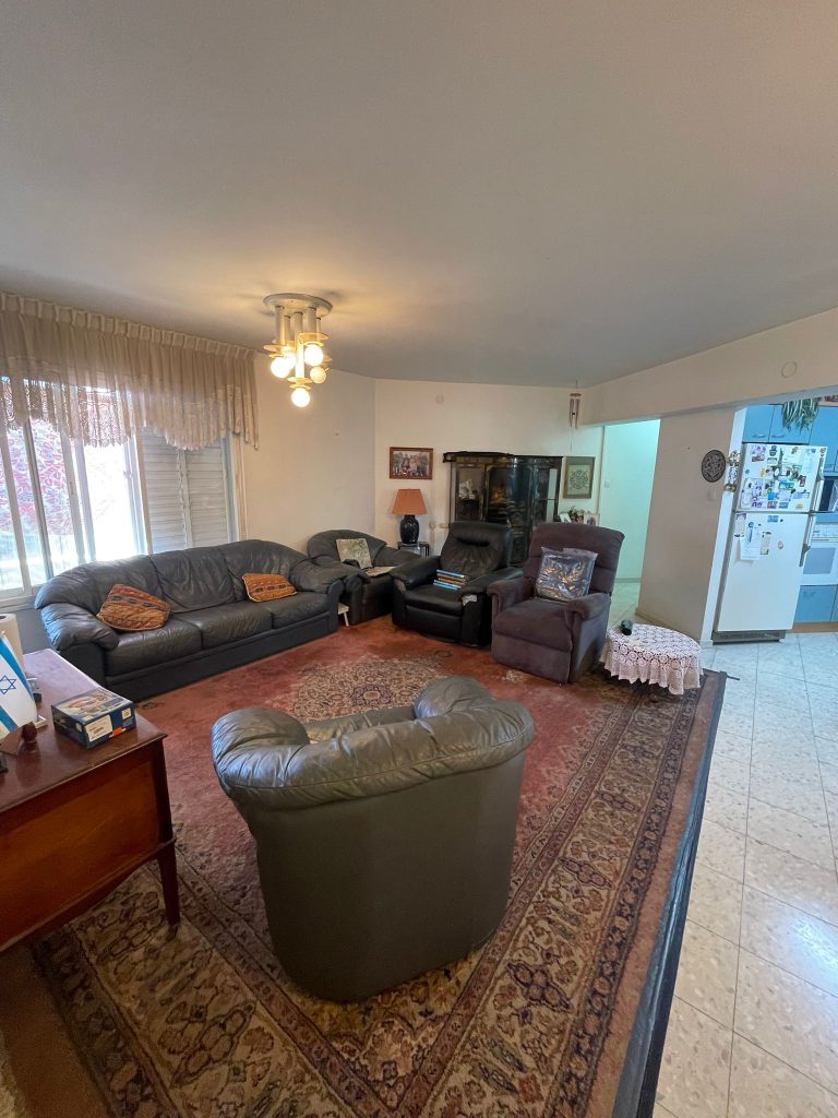 c08bf5b4-c7f0-4ce1-b486-3030800cdb29