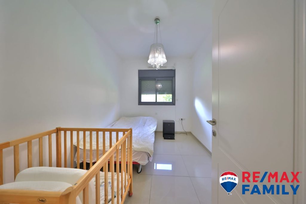 1cff1e5b-4c5b-467d-9482-e4b2ef45d405