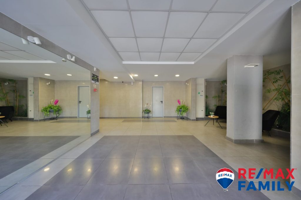 aa5ae7b5-d231-4674-8a8a-2c7d3c254f41