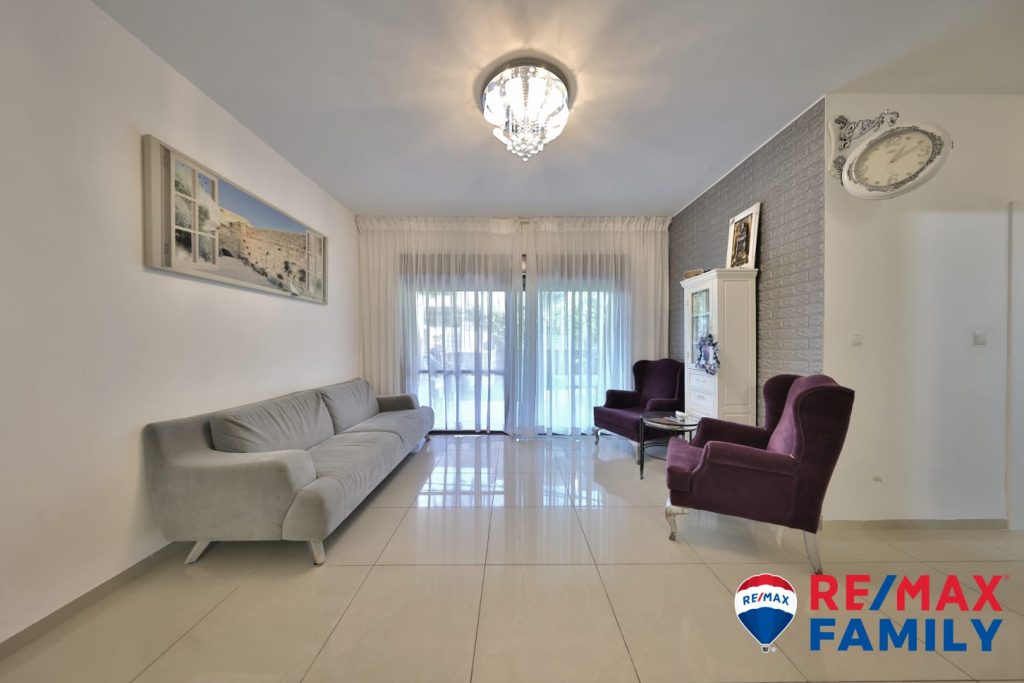 ea9ecbfa-58b6-4471-9d6a-4b2626f8484d