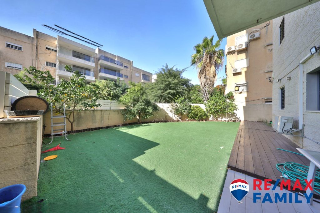 f3ebeb92-16df-4412-b05d-944b49966825