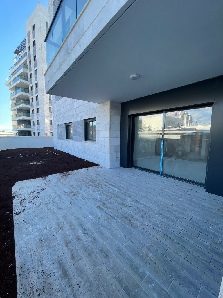 28c242c3-299b-40b8-8e95-4b059aab531a