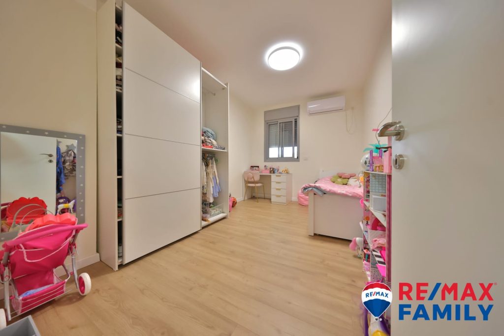 73244d4a-d6c9-4f93-bc67-8865f2704df5