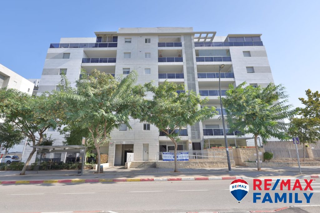 7a11bb93-d193-43e0-910c-656bea895cc7