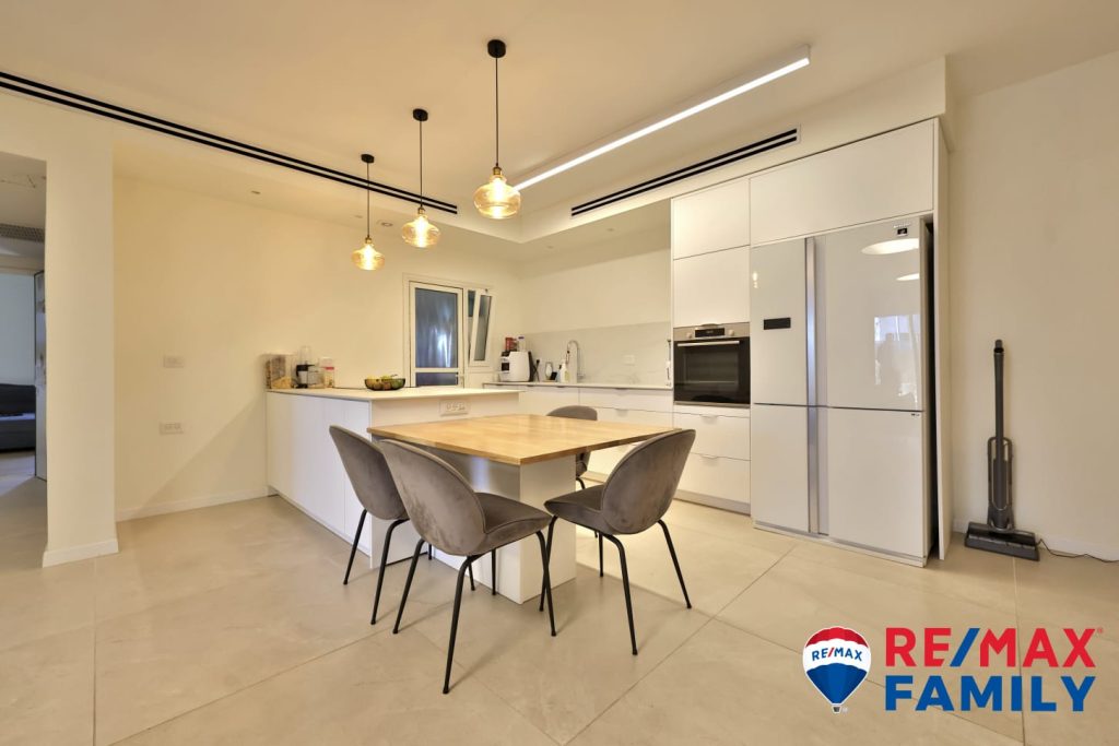 928da91b-9dc8-46d0-a0f5-d557febc3e63