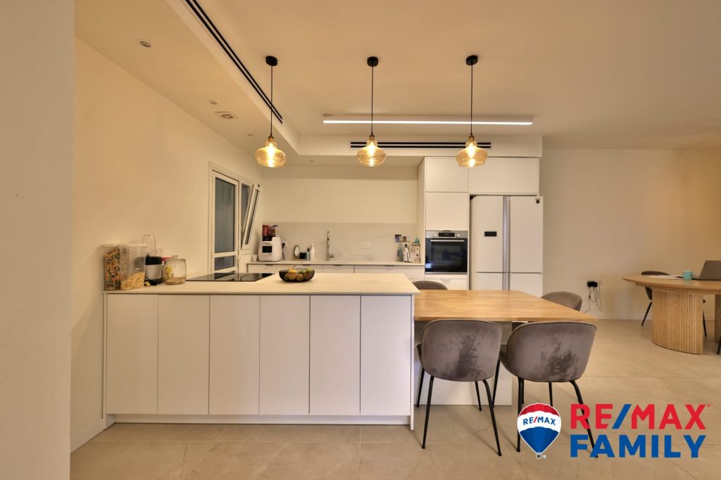 954ad10a-0cf4-4abd-8fc6-23774ee8f651