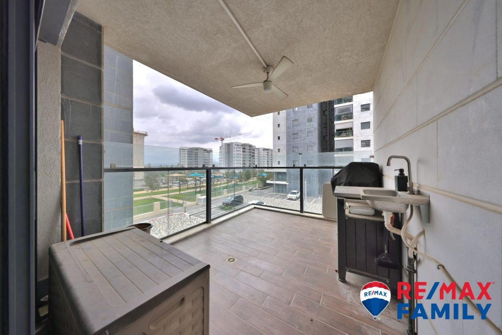 fffc9aca-e0a3-40cc-baa0-fc6713195aaa